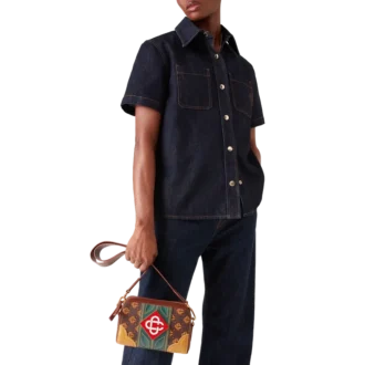 Brązowa torebka crossbody z monogramem