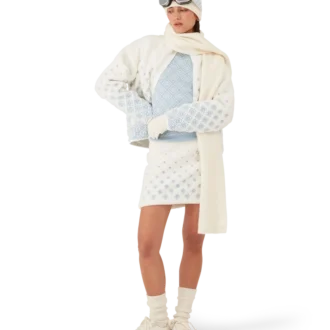 Krótka kurtka polarowa z haftowanym monogramem w stylu gradientowym